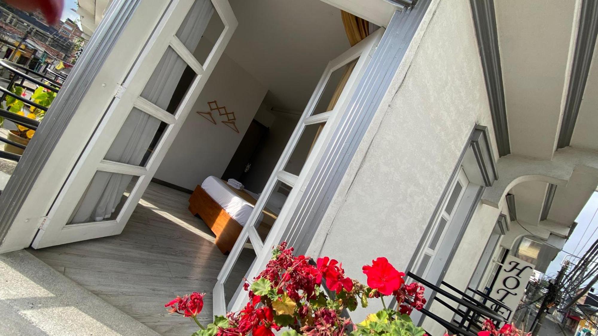 Hotel Valcon Santa Rosa de Cabal Extérieur photo